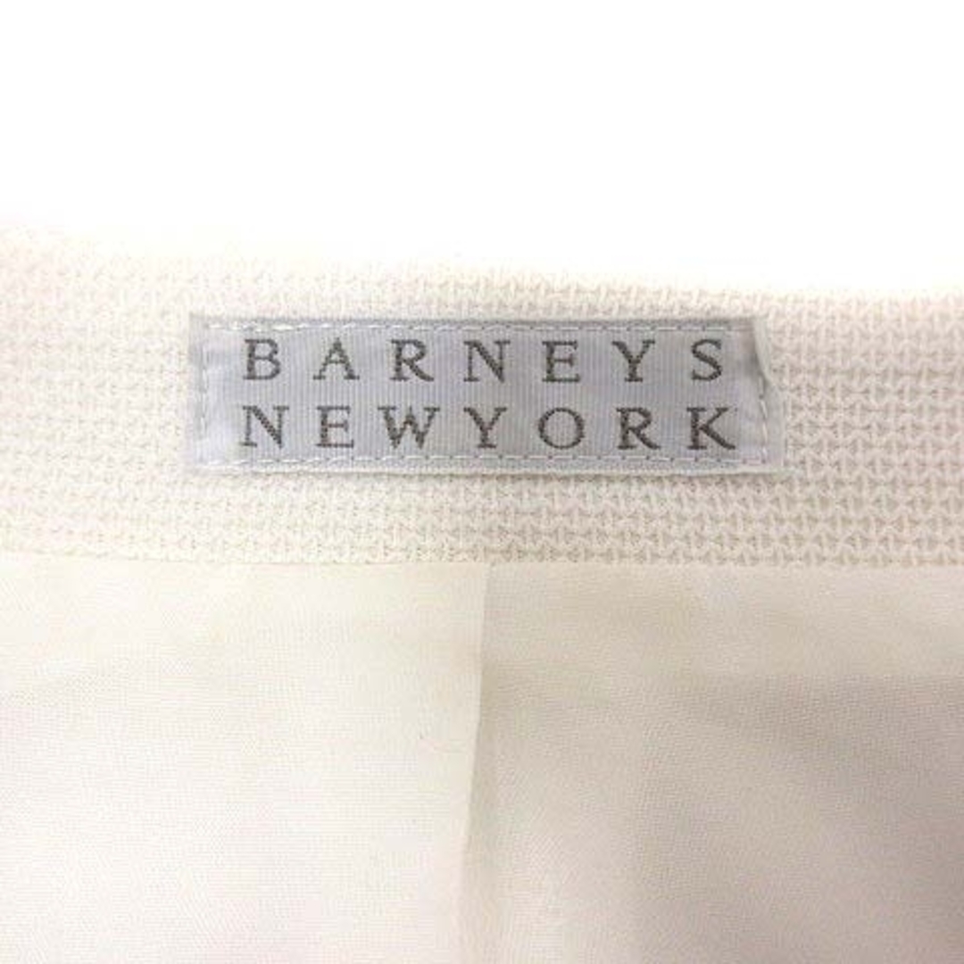 BARNEYS NEW YORK(バーニーズニューヨーク)のBARNEYS NEW YORK ジャケット ノーカラー 総裏地 38 白 レディースのジャケット/アウター(その他)の商品写真