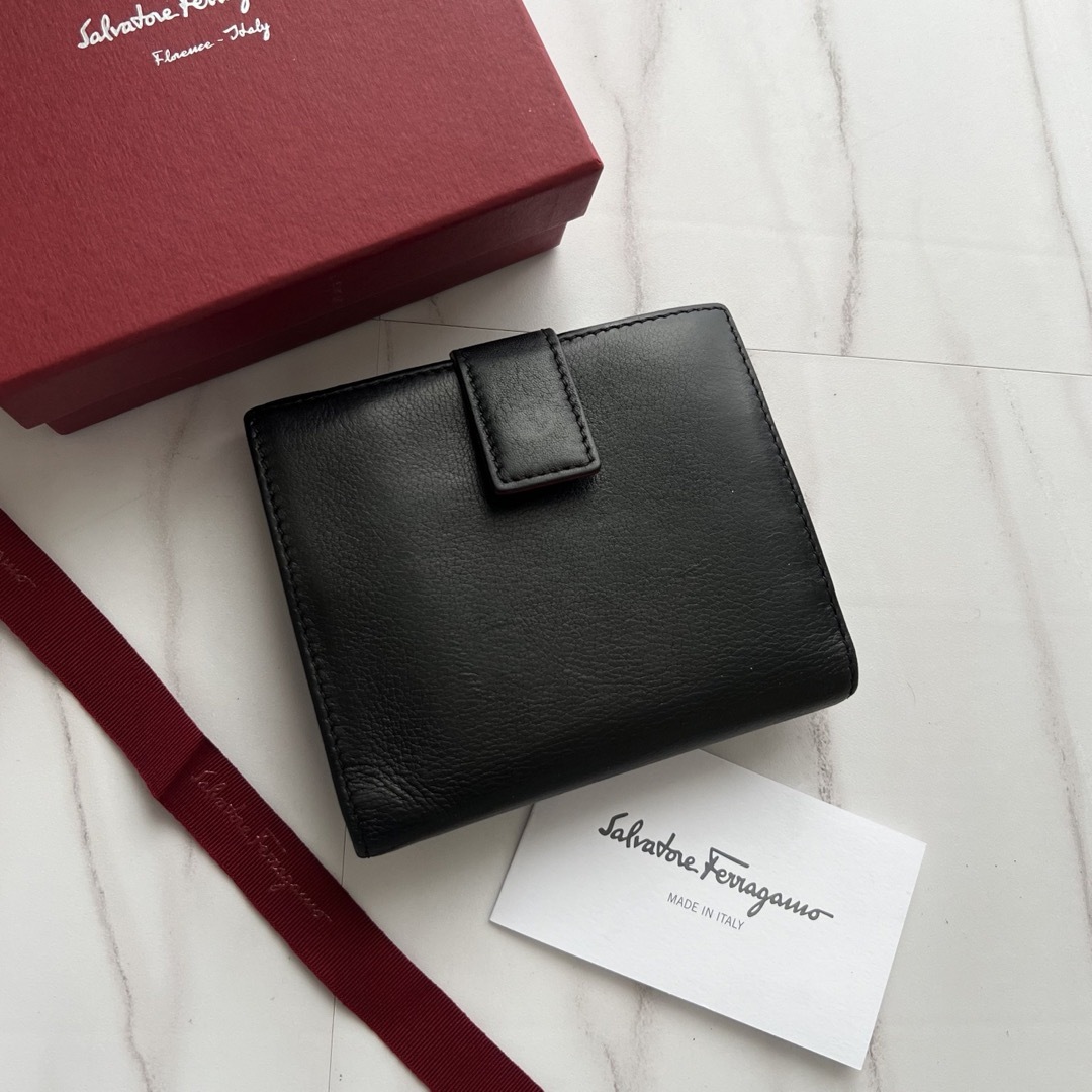 Salvatore Ferragamo(サルヴァトーレフェラガモ)の325 美品 Ferragamo サルヴァトーレフェラガモ 2つ折り財布 レディースのファッション小物(財布)の商品写真