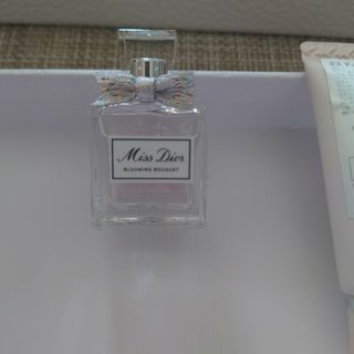 クリスチャンディオール(Christian Dior)の【新品・未使用】ディオール　ブルーミングブーケ5ml  ハンドクリーム20ml(香水(女性用))