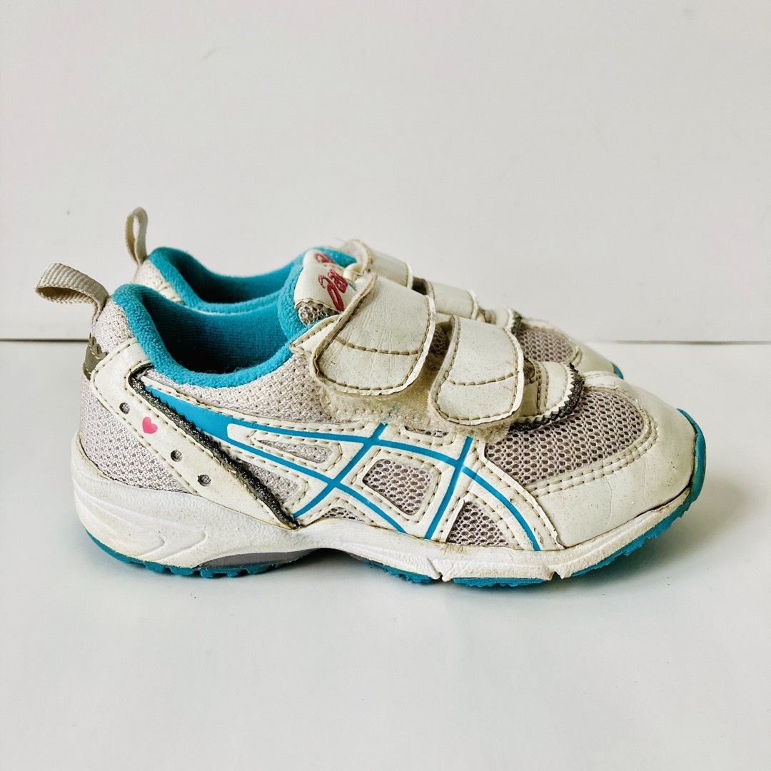 asics(アシックス)のアシックス asics スニーカー 白16.5cm グレー 17cm 2足セット キッズ/ベビー/マタニティのキッズ靴/シューズ(15cm~)(スニーカー)の商品写真