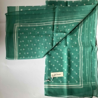 新品未使用 ワールド シルクのスカーフ 絹100％のスカーフ グリーン ドット(バンダナ/スカーフ)