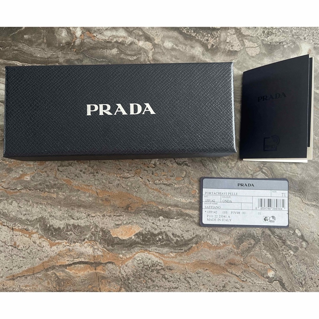 PRADA(プラダ)のPRADA トライアングルキーホルダー レディースのファッション小物(キーホルダー)の商品写真