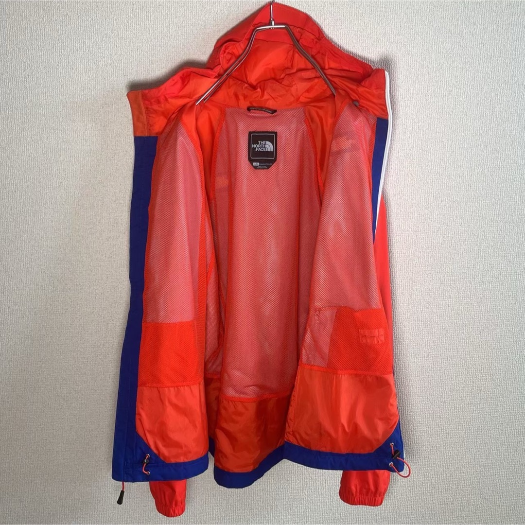 THE NORTH FACE(ザノースフェイス)のノースフェイス　マウンテンパーカー　HYVENT　ブルー×レッド　レディースXL レディースのジャケット/アウター(ナイロンジャケット)の商品写真