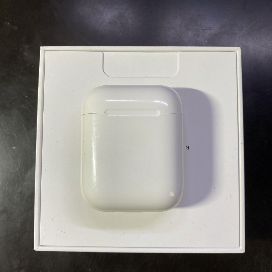 Apple(アップル)のApple AirPods  第2世代　充電ケース　 スマホ/家電/カメラのオーディオ機器(ヘッドフォン/イヤフォン)の商品写真