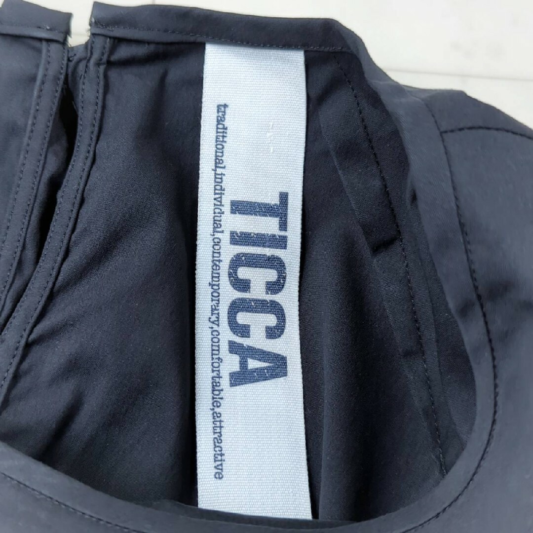 TICCA(ティッカ)の美品♪ティッカ TICCA バックフリルブラウス 黒 ソメロス生地 ブラック レディースのトップス(シャツ/ブラウス(長袖/七分))の商品写真