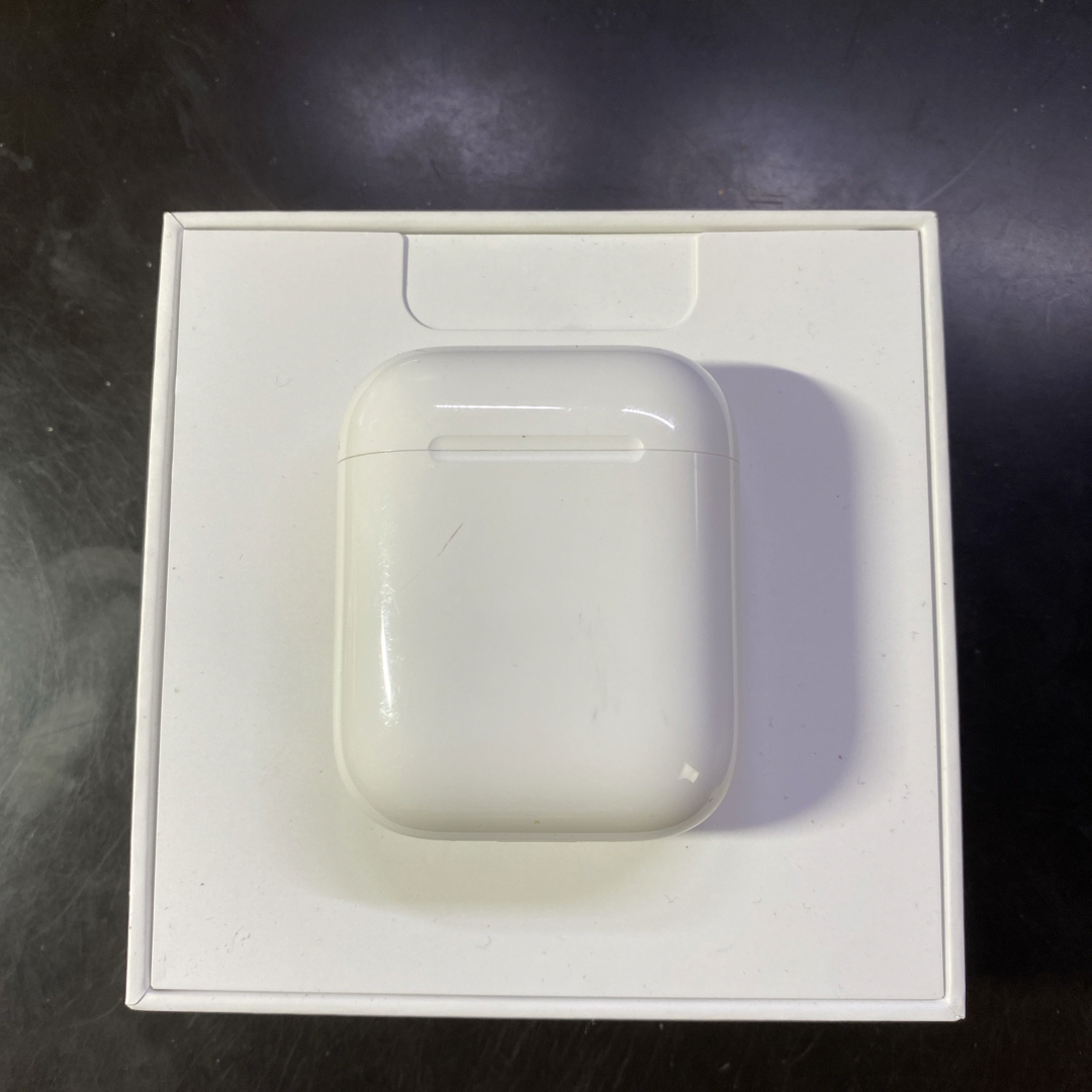 Apple(アップル)のApple AirPods  第１世代　充電ケース スマホ/家電/カメラのオーディオ機器(ヘッドフォン/イヤフォン)の商品写真
