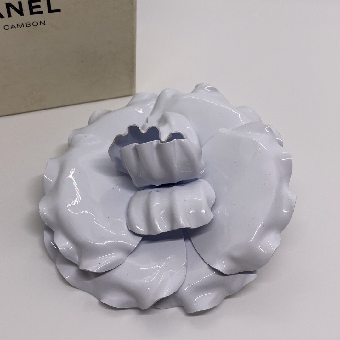 CHANEL(シャネル)の［正規品］CHANEL ヴィンテージ コサージュ　ホワイト系 レディースのアクセサリー(ブローチ/コサージュ)の商品写真