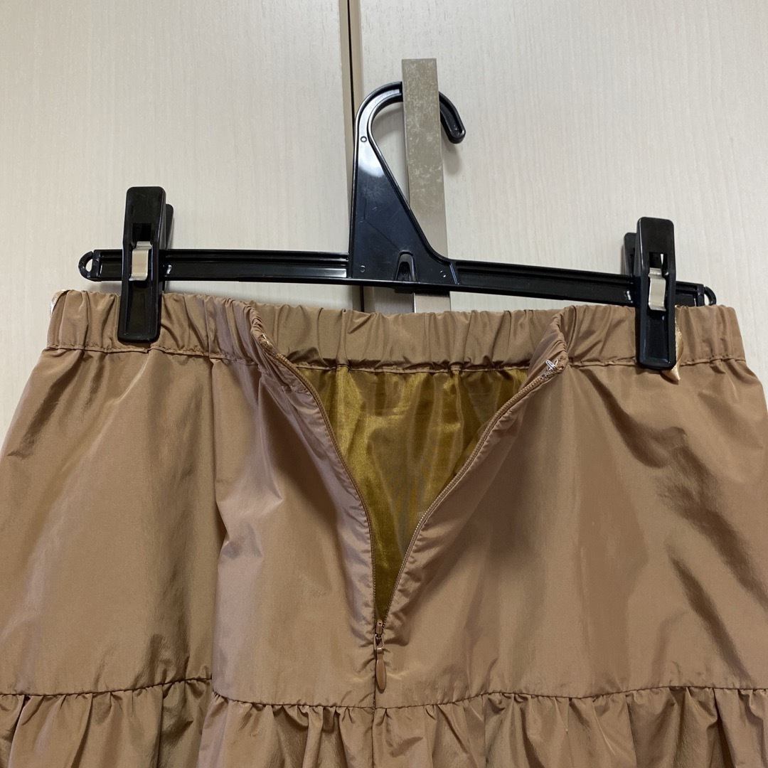 スーパービューティー　カットワーク刺繍ティアードスカート新品未使用　４２ レディースのスカート(ひざ丈スカート)の商品写真