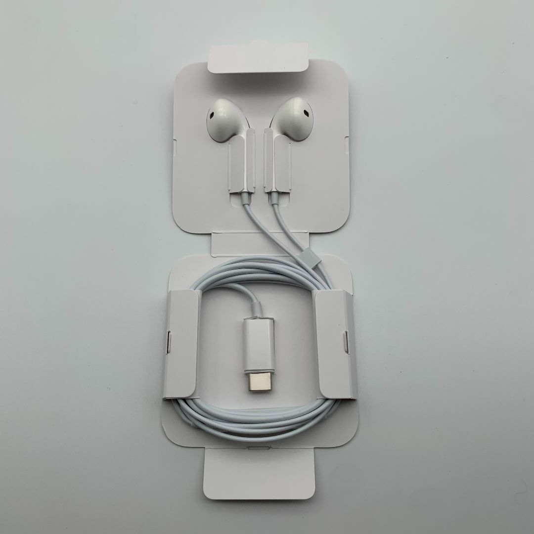 Apple(アップル)のアップル純正 イヤホン インナーイヤー型 アイホン EarPods（USB-C) スマホ/家電/カメラのオーディオ機器(ヘッドフォン/イヤフォン)の商品写真