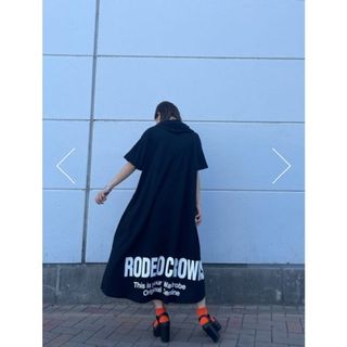 ロデオクラウンズワイドボウル(RODEO CROWNS WIDE BOWL)の新品未使用タグ付きロデオクラウンズワイドボウルフレアフードTシャツワンピース(ロングワンピース/マキシワンピース)