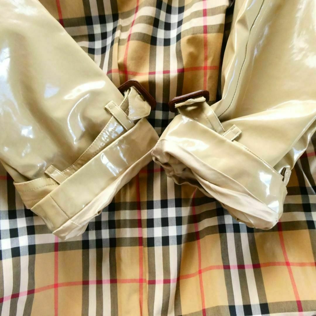 BURBERRY(バーバリー)の美品 BURBERRY PVC ノバチェック ロング丈 トレンチコート レディースのジャケット/アウター(トレンチコート)の商品写真