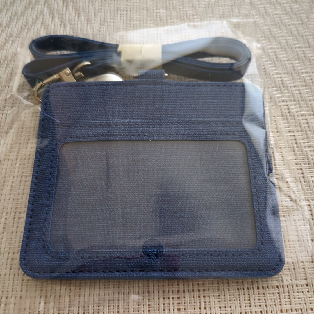 リール付き パスケース ブルー 定期入れ 社員証 ストラップ レディースのファッション小物(パスケース/IDカードホルダー)の商品写真