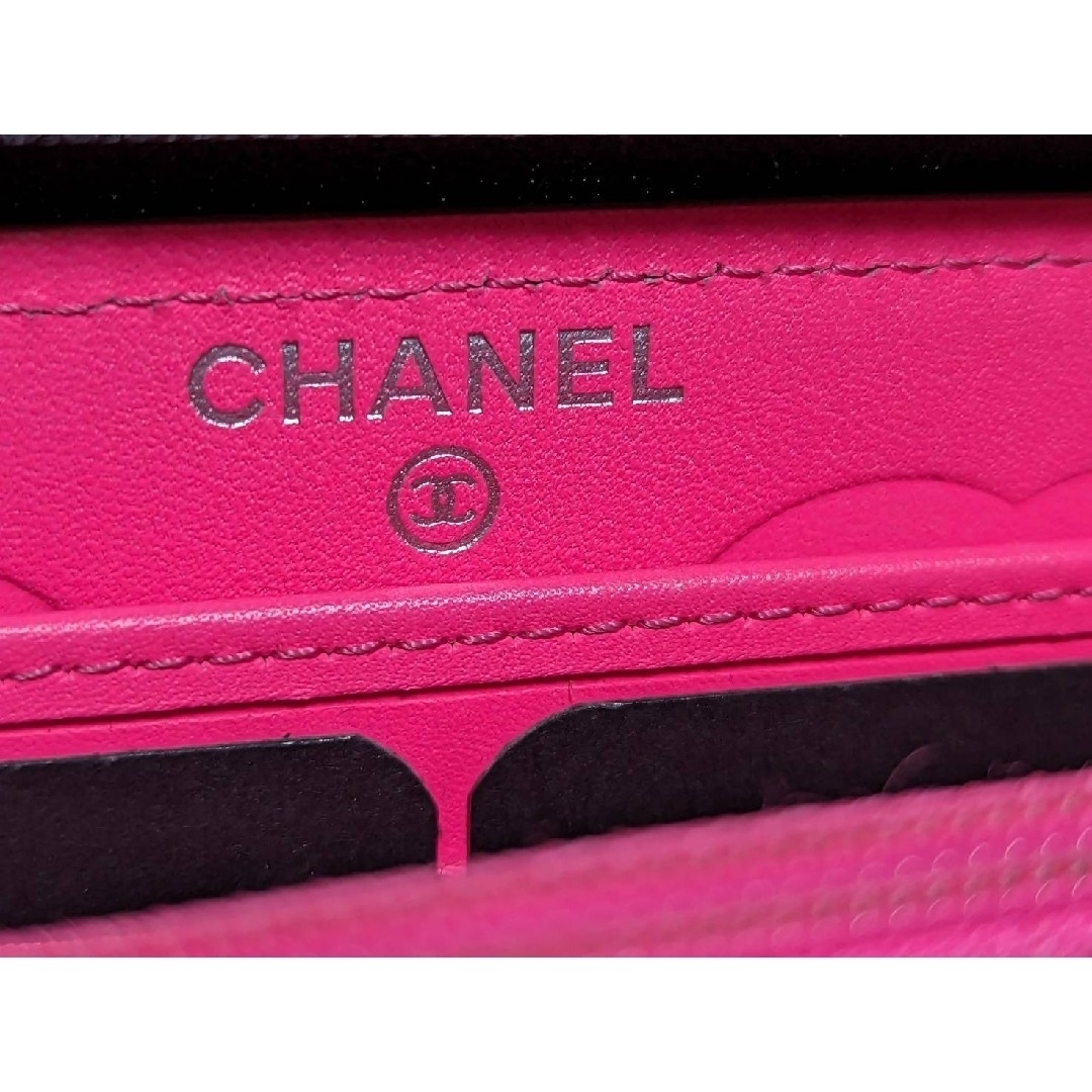 CHANEL(シャネル)の未使用に近い！超美品！カンボンライン☆エナメルココマーク・ラウンドファスナー長財 レディースのファッション小物(財布)の商品写真