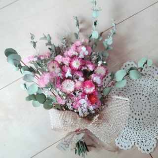 ユーカリと小花のビンク系ドライフラワー 花束　母の日(ドライフラワー)