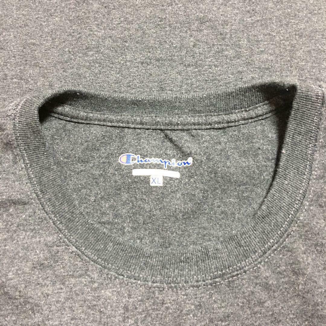 Champion(チャンピオン)の【メキシコ製】チャンピオン　袖ロゴ入りTシャツ アメフト　グレー　B122 メンズのトップス(Tシャツ/カットソー(半袖/袖なし))の商品写真