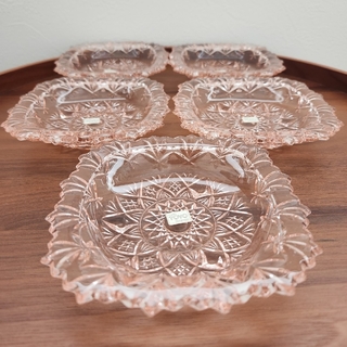 トウヨウササキガラス(東洋佐々木ガラス)の東洋ガラスTOYO ローズピンク色5皿セット(食器)
