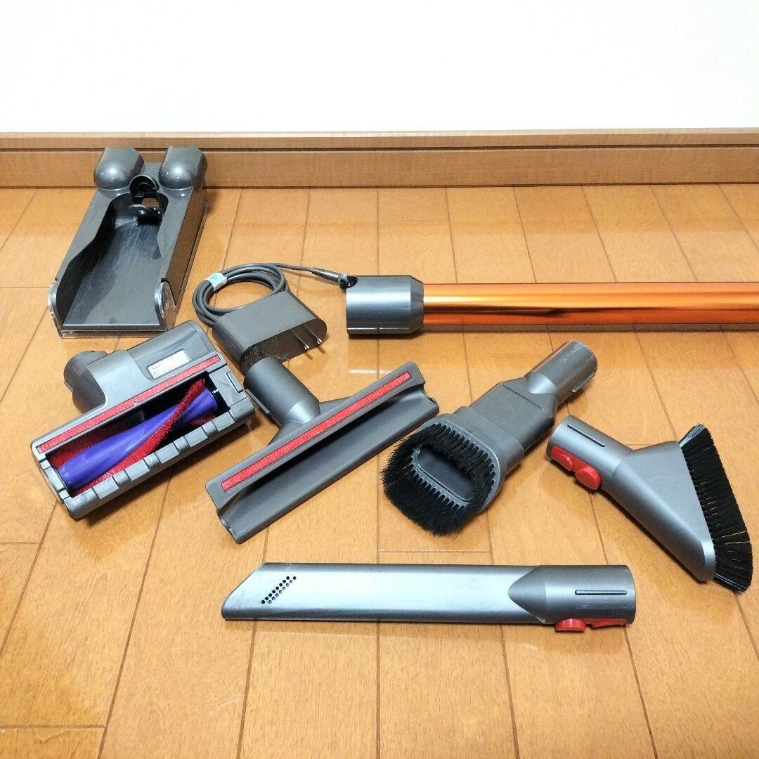 Dyson(ダイソン)の【57分】dyson SV12 / V10 fluffy＋布団ツール スマホ/家電/カメラの生活家電(掃除機)の商品写真