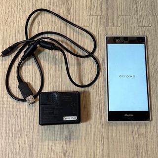 docomo Android F-02H 本体と充電器