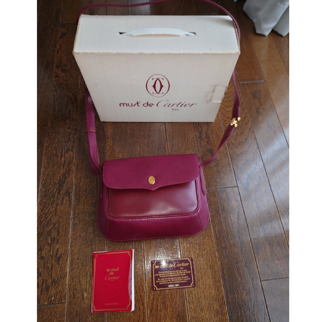 Cartier(カルティエ)のカルティエ　ショルダーバッグ　レザー【箱付き・ギャランティカード付き】 レディースのバッグ(ショルダーバッグ)の商品写真