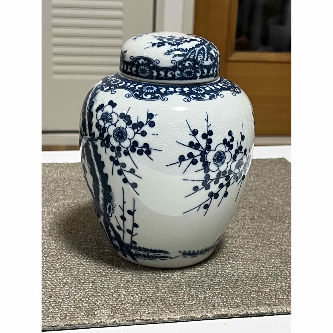 中国風 呉須白梅飾壺 蓋 古物 骨董 古美術 花器 花立 花生 茶壷 エンタメ/ホビーの美術品/アンティーク(陶芸)の商品写真