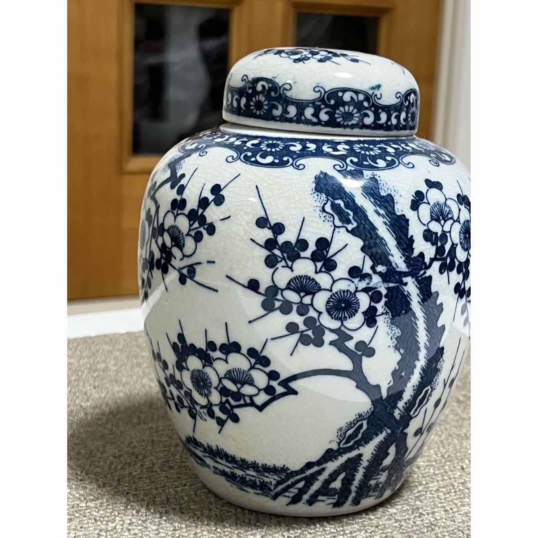 中国風 呉須白梅飾壺 蓋 古物 骨董 古美術 花器 花立 花生 茶壷 エンタメ/ホビーの美術品/アンティーク(陶芸)の商品写真