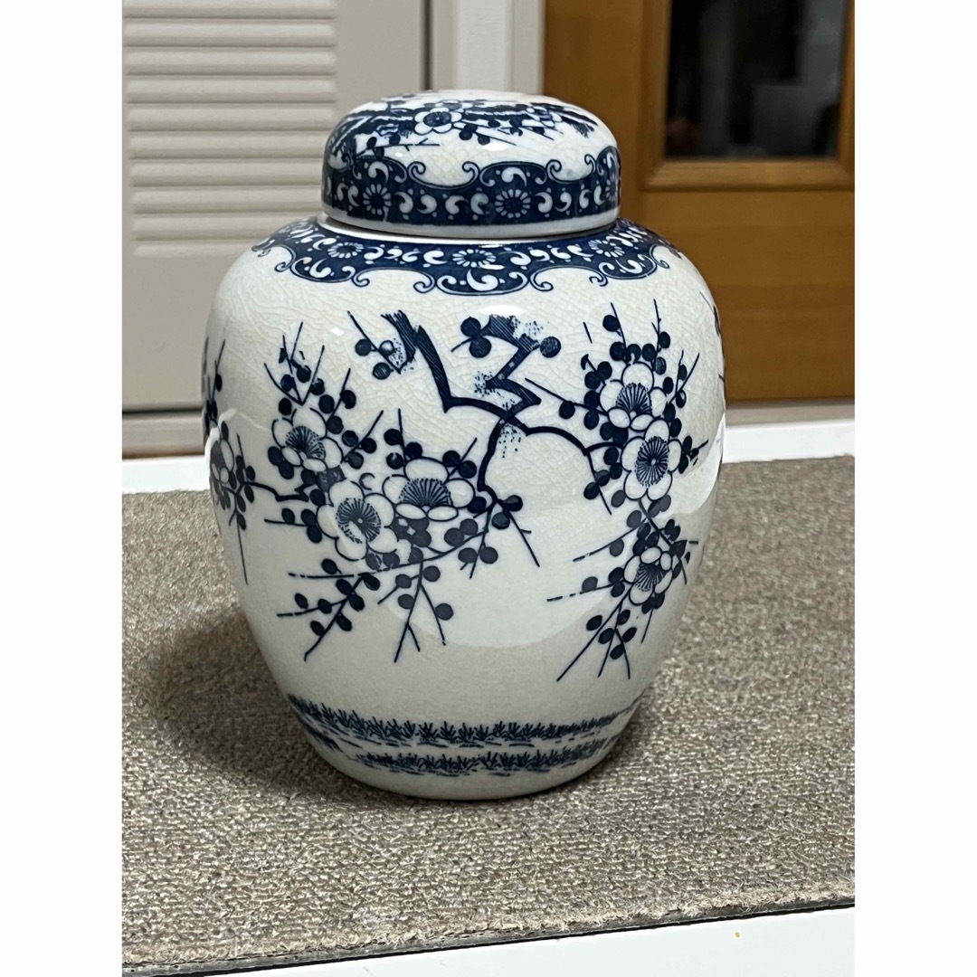 中国風 呉須白梅飾壺 蓋 古物 骨董 古美術 花器 花立 花生 茶壷 エンタメ/ホビーの美術品/アンティーク(陶芸)の商品写真