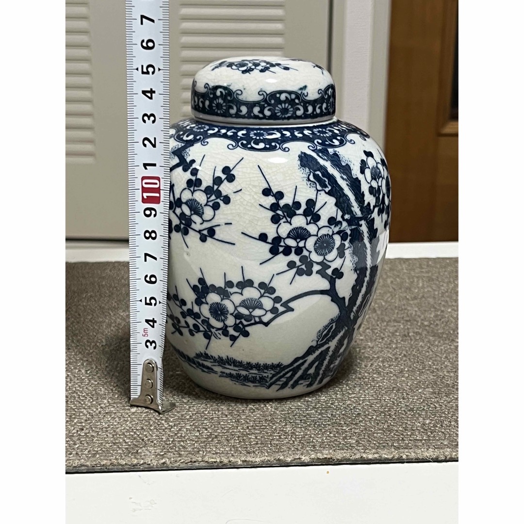 中国風 呉須白梅飾壺 蓋 古物 骨董 古美術 花器 花立 花生 茶壷 エンタメ/ホビーの美術品/アンティーク(陶芸)の商品写真