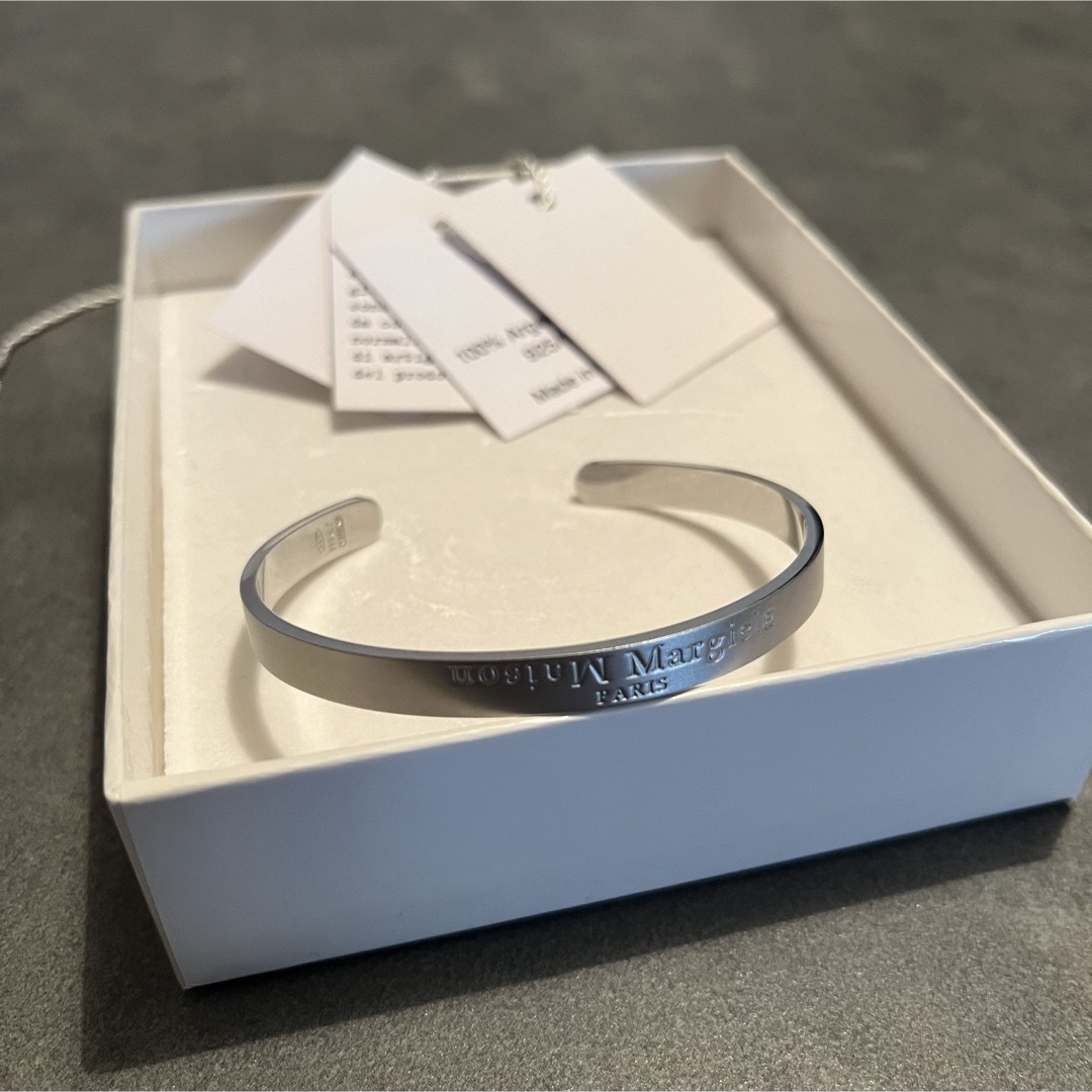 Maison Martin Margiela(マルタンマルジェラ)のMaison Margiela Logo Bracelet マルジェラ バングル メンズのアクセサリー(ブレスレット)の商品写真