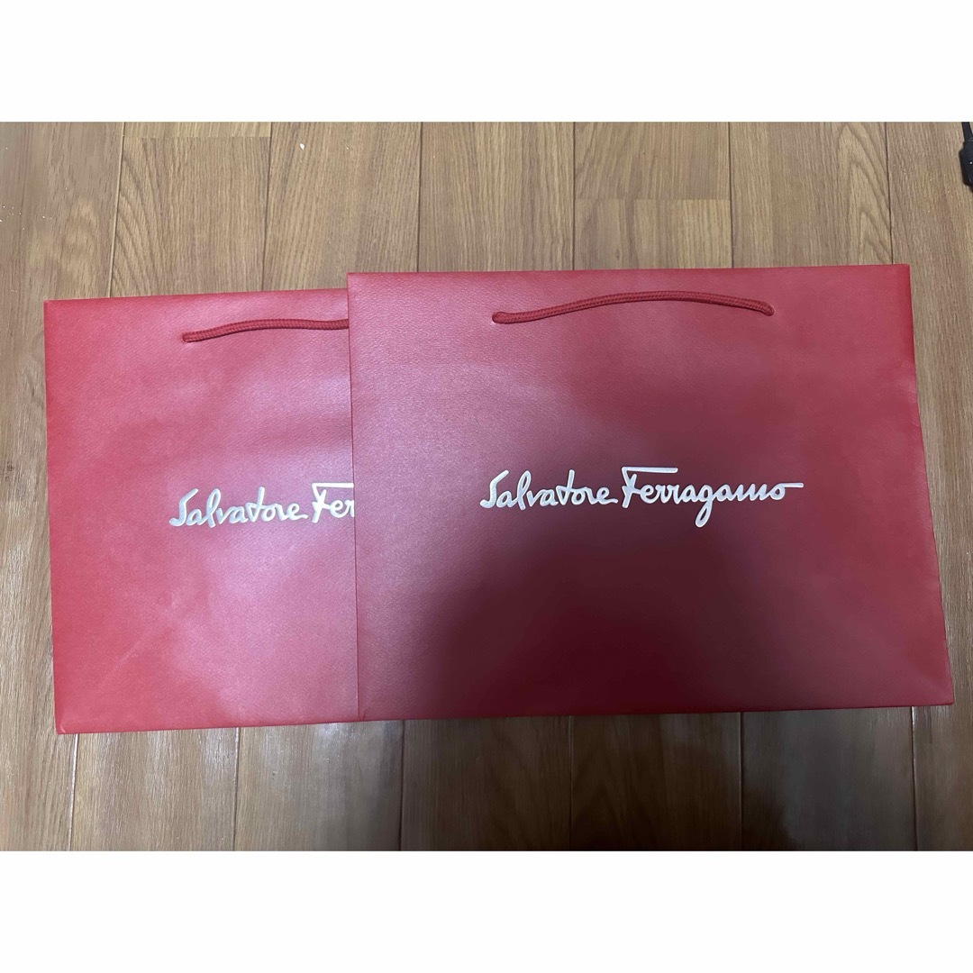 Salvatore Ferragamo(サルヴァトーレフェラガモ)の新品　サルバトーレフェラガモ　ferragamo ショッパー　2セット レディースのバッグ(ショップ袋)の商品写真
