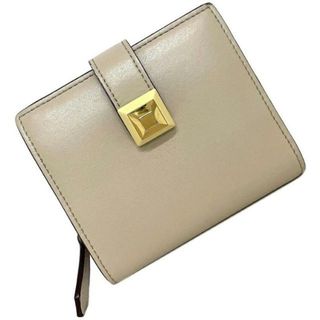 フェンディ(FENDI)のフェンディ 二つ折り 財布 ベージュ ピンク ゴールド 8M0386 SWD コンパクト レザー 中古 FENDI ミニ ウォレット スタッズ シンプル ホック ファスナー 小銭入れ有 ワンポイント 定番 人気 レディース 女性 無地(財布)