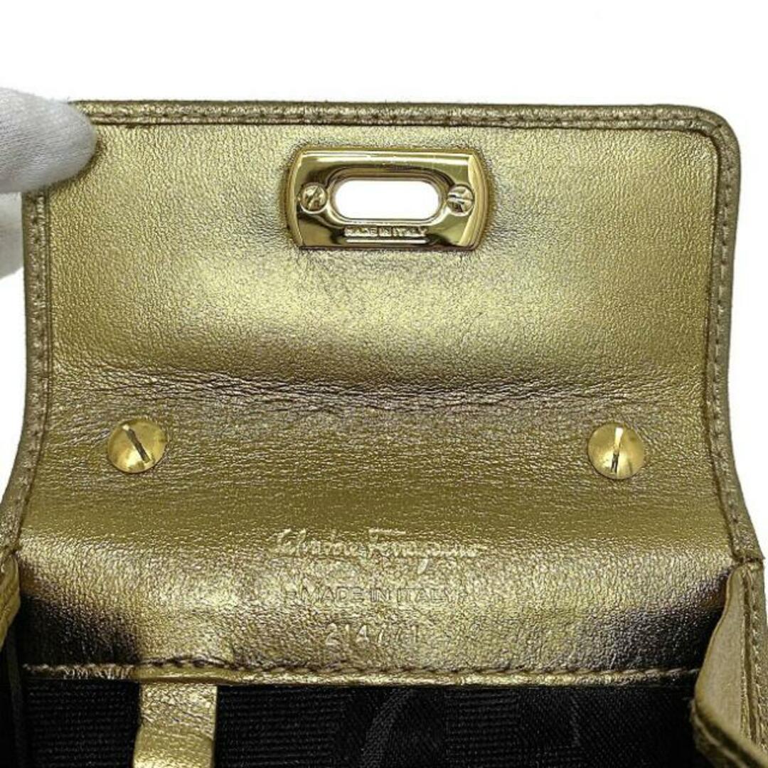 Ferragamo(フェラガモ)のフェラガモ ミニ チェーン バッグ ゴールド ガンチーニ 214771 レア レザー GP 中古 Salvatore Ferragamo キーリング付 ヴィンテージ フラップ 斜め掛け レディース 人気 ミニバッグ チェーンバッグ レディースのバッグ(その他)の商品写真