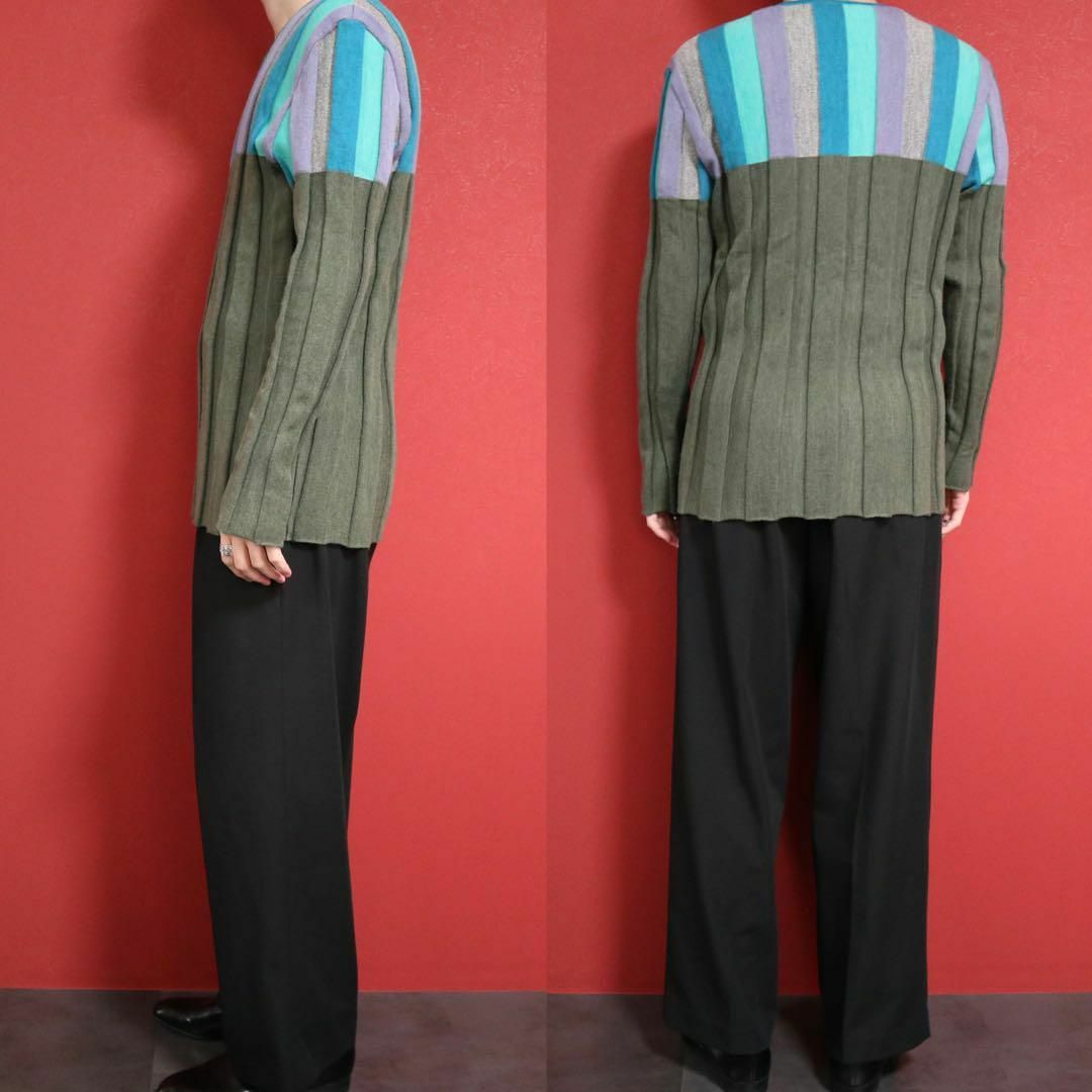 極美品】ISSEY MIYAKE グリーン系 差し色 ストライプ 立体 ニット 極美品】ISSEY MIYAKE グリーン系 差し色 ストライプ 立体 ニット