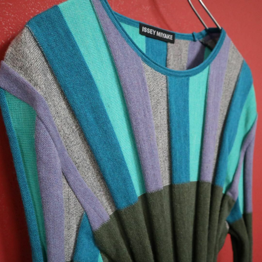 極美品】ISSEY MIYAKE グリーン系 差し色 ストライプ 立体 ニット 極美品】ISSEY MIYAKE グリーン系 差し色 ストライプ 立体 ニット