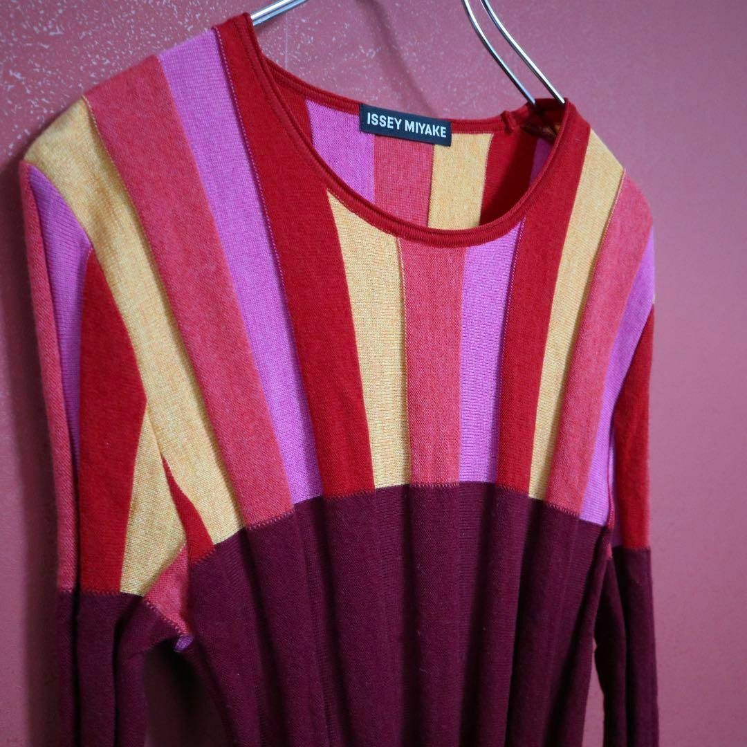 極希少】ISSEY MIYAKE レッド系 差し色 ストライプ 立体 ニット 極希少】ISSEY MIYAKE レッド系 差し色 ストライプ 立体 ニット