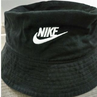 ナイキ(NIKE)のナイキ　ハット　黒　美品です(ハット)