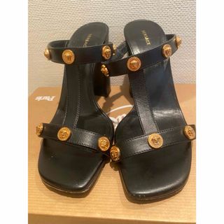 ヴェルサーチ(VERSACE)のVERSACE 36  サンダル　ブラック　ヴェルサーチ(サンダル)