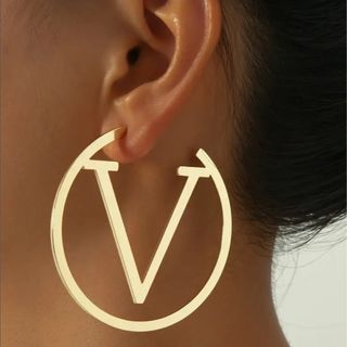 ヴァレンティノ(VALENTINO)の【即日発送】Vロゴピアス(ピアス)