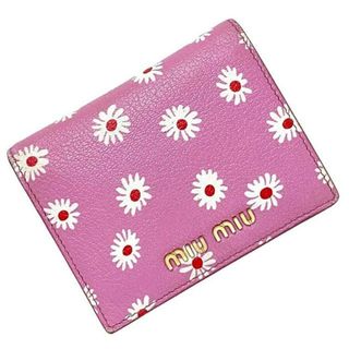 ミュウミュウ(miumiu)のミュウミュウ 二つ折り 財布 ピンク ホワイト ゴールド 花柄 5MV204 コンパクト フラワー レザー 中古 miu miu ミニ ホック 花 小銭入れ有 定番 人気 女性 レディース 総柄 高級感 上品 可愛い エレガンス 箱付き(財布)