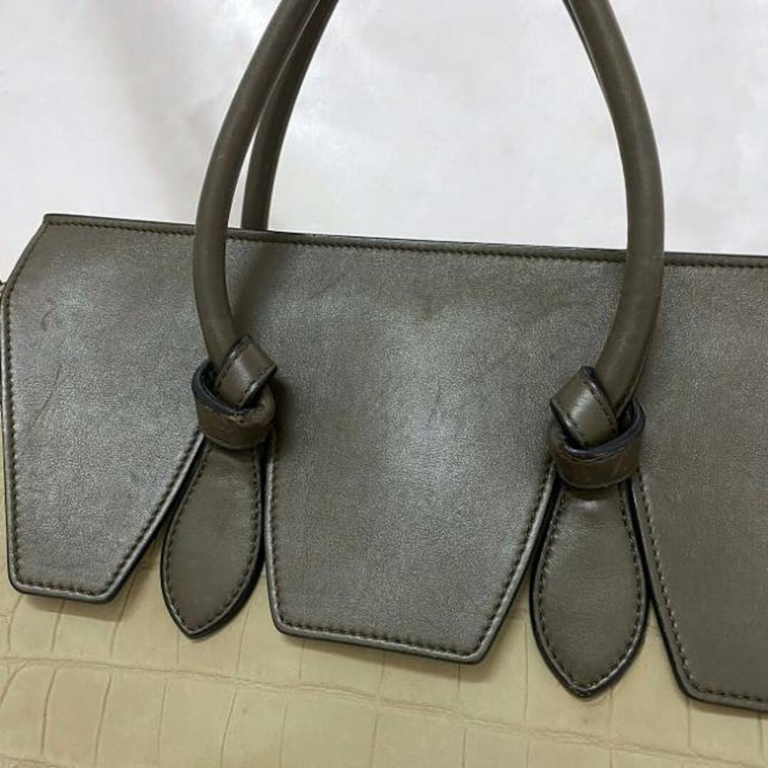 celine(セリーヌ)のセリーヌ ハンドバッグ タイ バッグ ベージュ グレー 美品 クロコ 型押し レザー 中古 CELINE トートバッグ フラップ 革 定番 人気 レディース 女性 マチ有 トップハンドル エレガント お洒落 上品 高級感 カジュアル レディースのバッグ(ハンドバッグ)の商品写真