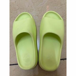 イージー(YEEZY（adidas）)のadidas YEEZY Slide Glow Green(サンダル)