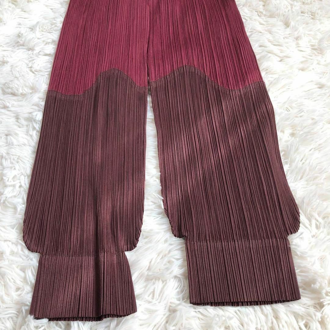 PLEATS PLEASE ISSEY MIYAKE(プリーツプリーズイッセイミヤケ)の【極美品】 プリーツプリーズ 希少！バイカラー アラジンパンツ 赤 ワイン M レディースのパンツ(カジュアルパンツ)の商品写真