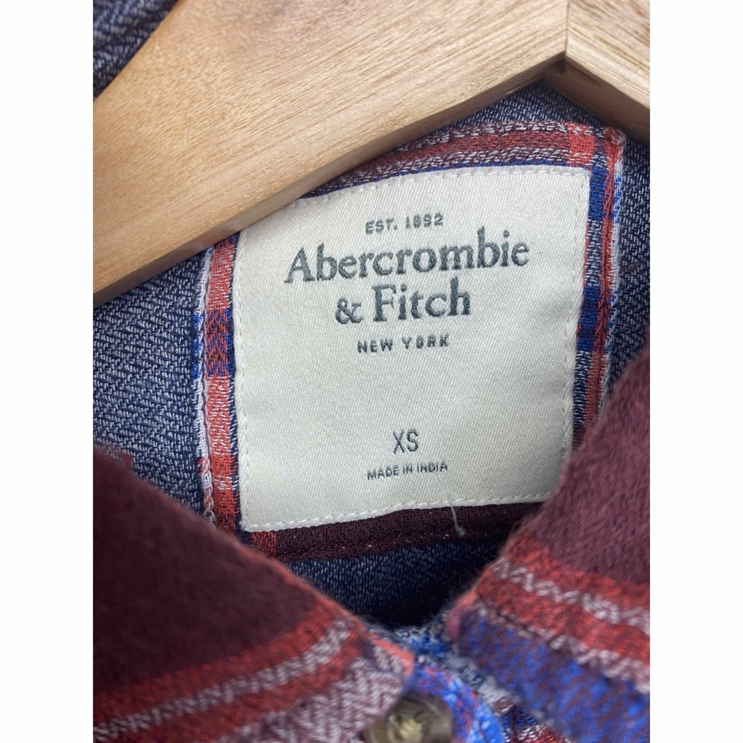 Abercrombie&Fitch(アバクロンビーアンドフィッチ)のネルシャツ 長袖シャツ赤アバクロAbercrombie &Fitch サイズXS レディースのトップス(シャツ/ブラウス(長袖/七分))の商品写真