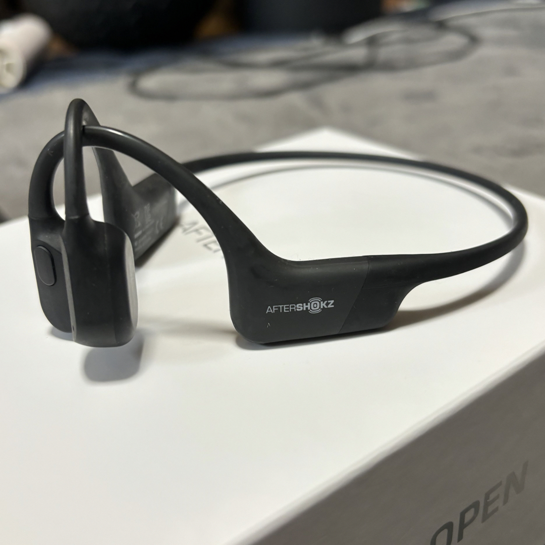 AFTERSHOKZ(アフターショックス)のAFTERSHOKZ AEROPEX コズミックブラック スマホ/家電/カメラのオーディオ機器(ヘッドフォン/イヤフォン)の商品写真