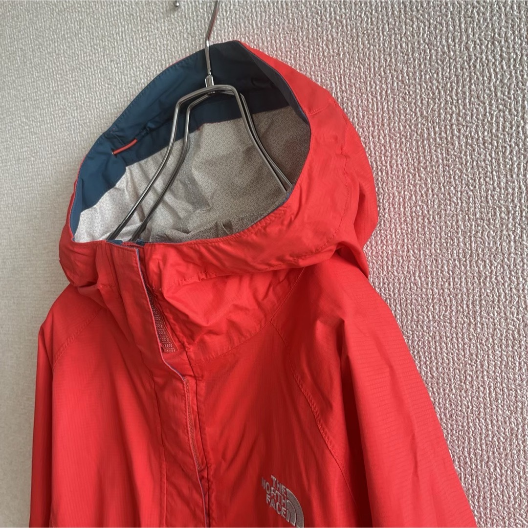 THE NORTH FACE(ザノースフェイス)のノースフェイス　マウンテンパーカー　HYVENT　朱赤　レディースＬ相当 レディースのジャケット/アウター(ナイロンジャケット)の商品写真