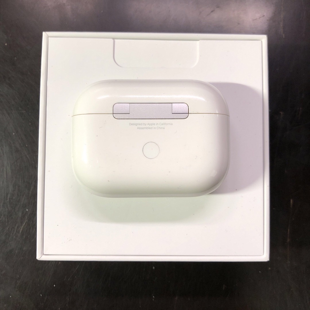 Apple(アップル)のApple AirPods  Pro 第1世代　充電ケース スマホ/家電/カメラのオーディオ機器(ヘッドフォン/イヤフォン)の商品写真