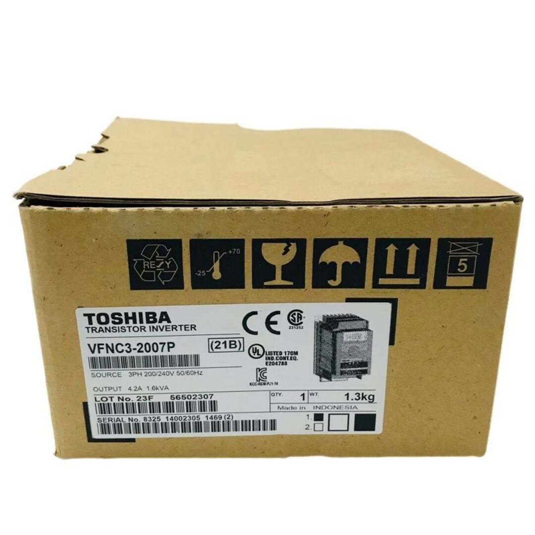 東芝(トウシバ)のTOSHIBA 東芝 産業用 インバータ VFNC3-2007P 小型 【新品】 22404K105 インテリア/住まい/日用品のインテリア/住まい/日用品 その他(その他)の商品写真