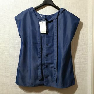 テチチ(Techichi)のテチチ　シャンブレー後ろリボンブラウス　ブラウス　ノースリーブ　レーディス　春服(シャツ/ブラウス(半袖/袖なし))