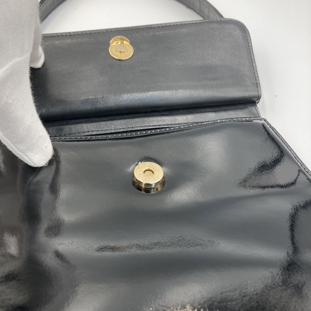 KAZUITO エナメルレザー フォーマルバッグ ハンドバッグ レディースのバッグ(その他)の商品写真