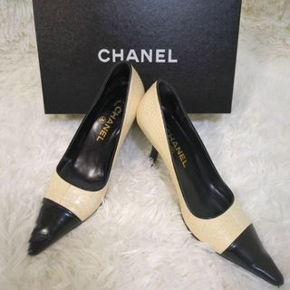 シャネル(CHANEL)のCHANEL シャネル レディース 35 パイソン パンプス 白 蛇 レザー　靴(ハイヒール/パンプス)