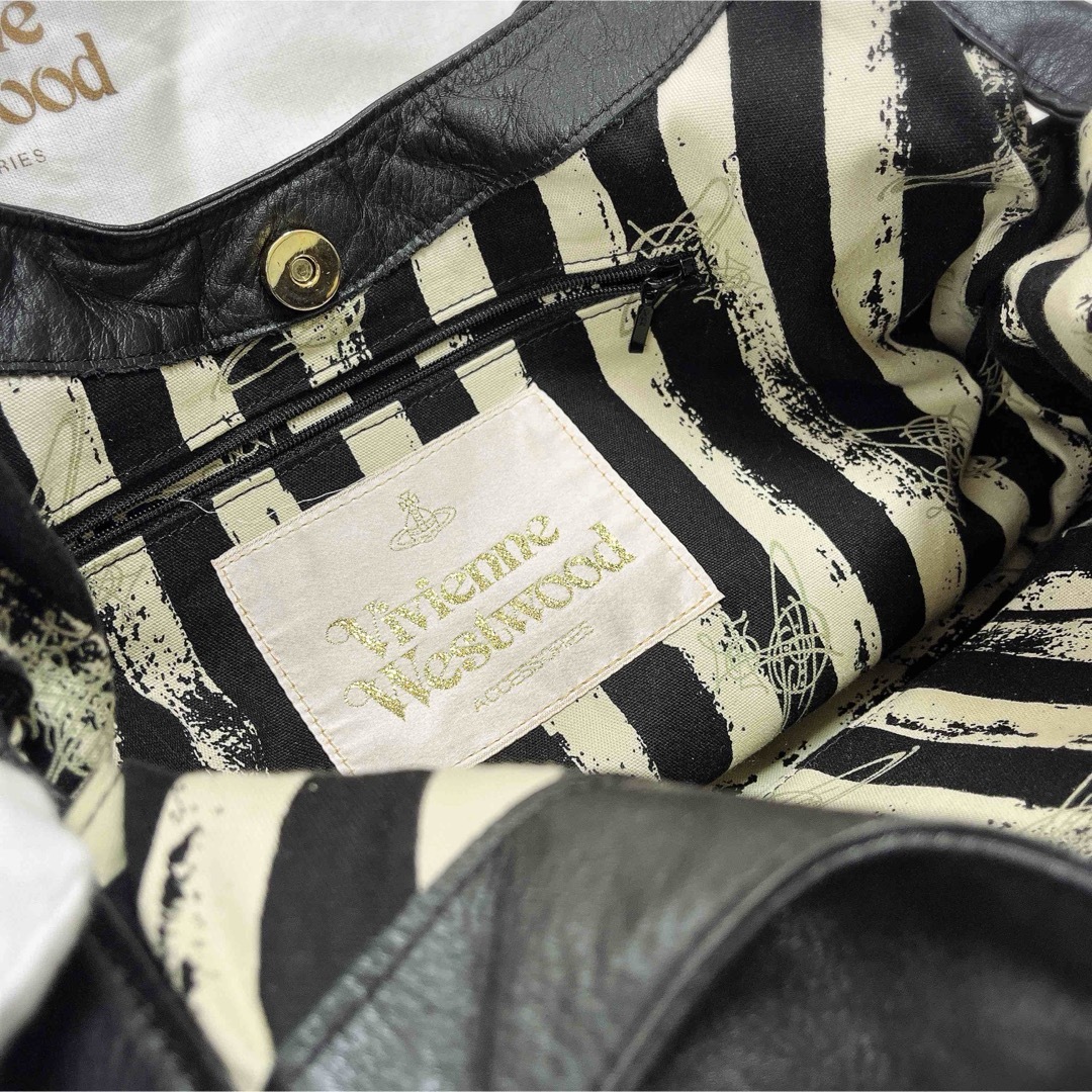 Vivienne Westwood(ヴィヴィアンウエストウッド)のヴィヴィアンウエストウッド　大オーブ　タッセルレザーバッグ　ハンドバック　本革 レディースのバッグ(ハンドバッグ)の商品写真